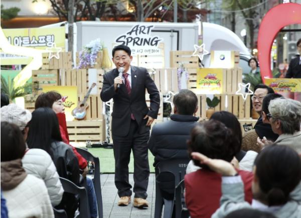 로데오거리 '지붕 없는 미술관' 변신… 대전 서구 '아트스프링' 성황 기사 이미지