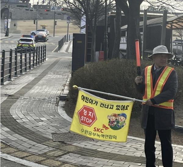 수원시 팔달구 행궁동 경기행복마을관리소, 등굣길 교통안전지도 '구슬땀' 기사 이미지