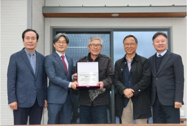 의성군, 단촌면 산불 피해 주택 복구 공사 완료 현판식 개최 기사 이미지