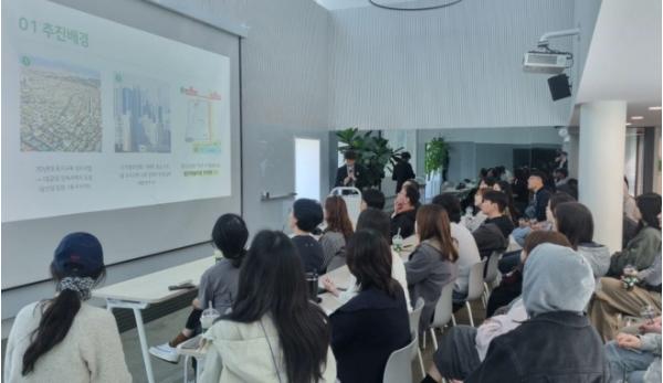 서울대학교 건축학과 교수·학생 70여 명,  수성구 들안예술마을 도시재생 현장 탐방 기사 이미지