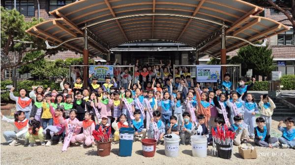 대전서부교육지원청, ‘쓰담 달리기’로 환경도, 마음도 함께 담는다 기사 이미지