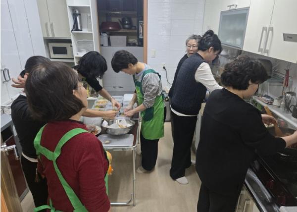 고양시 대화동, 기운차림봉사단 일산지부 협력 ‘사랑의 반찬나눔’ 추진 기사 이미지