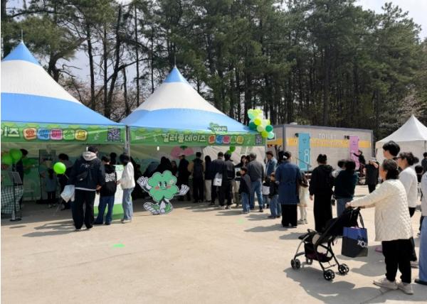“벚꽃에 색을 입히다”…여주시, '컬러풀데이즈'로 관광객 사로잡다 기사 이미지