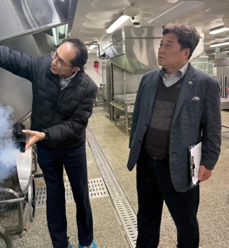 경기도의회 김호겸 의원 ,학교급식실 환기설비 개선은 학생과 급식노동자의 안전과 건강권에 초점을 두어야 한다 기사 이미지