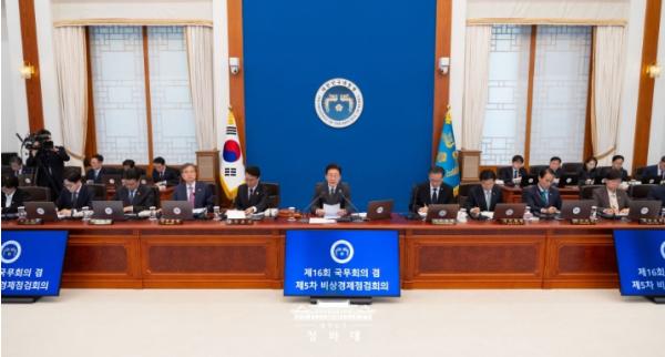 이재명 대통령 '고유가 상수로 비상대응 확고히…추경 민생 투입 시급'