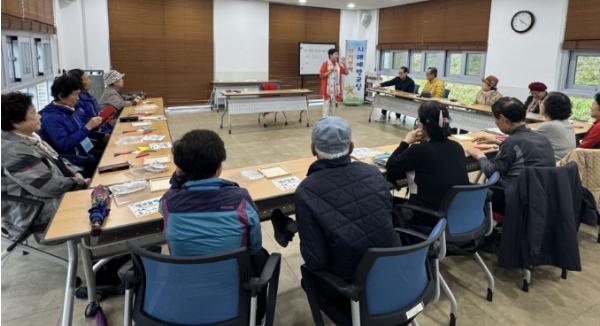 계룡시, 치매조기검진·예방프로그램 시민 큰 호응   기사 이미지