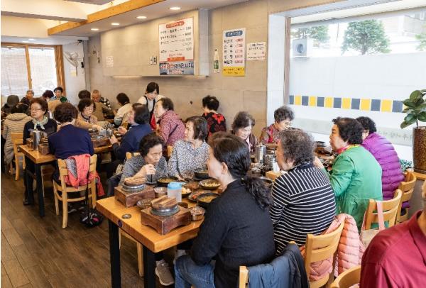 광진구, 매주 함께 '경로당 외식데이'… 어르신 일상에 활력 기사 이미지