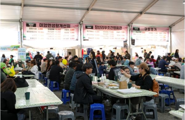 “돈이 지역 안에서 돌았다” 영암왕인문화축제, ‘지역순환경제’ 실현한 경제축제로 기사 이미지
