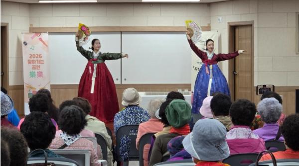 청양군, ‘찾아가는 문화 공연’으로 어르신들께 웃음꽃 선사