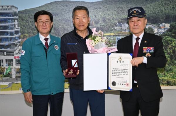 기장군, 6.25전쟁 참전유공자 유족에 무공훈장 전수 기사 이미지