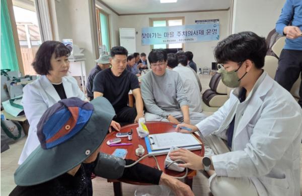 고창군, 찾아가는 ‘마을 주치의사제’ 죽도마을 방문 기사 이미지