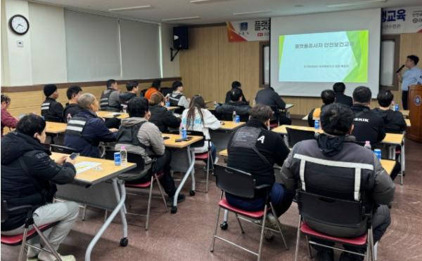 경주시, 이륜차 배달 종사자 대상 안전운행 교육…교통사고 예방 앞장 기사 이미지