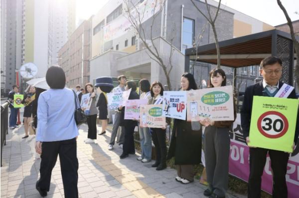 양주시, 어린이보호구역 불법 주정차 근절 및 전동킥보드 안전 캠페인 실시 기사 이미지