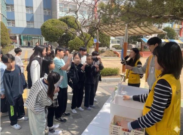 인천동구청소년상담복지센터, 찾아가는 거리상담 ‘새학기 캠페인’ 진행 기사 이미지