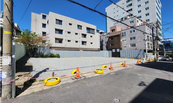 동구, 방치된 일산동 공동주택 사업 부지에 임시주차장 조성 완료 기사 이미지