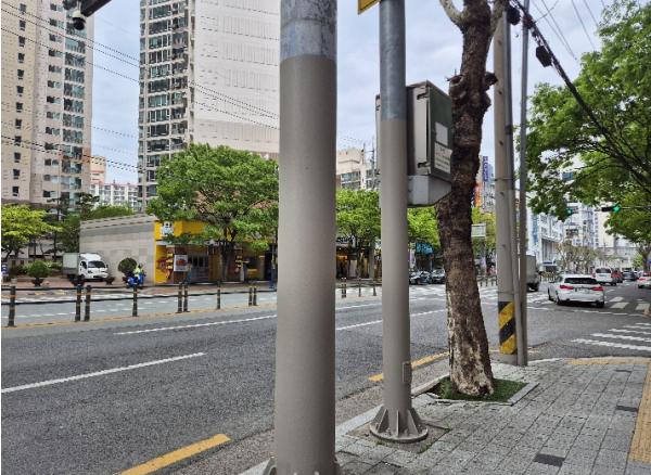 대구 북구, 불법 광고물 부착방지제 도포 기사 이미지