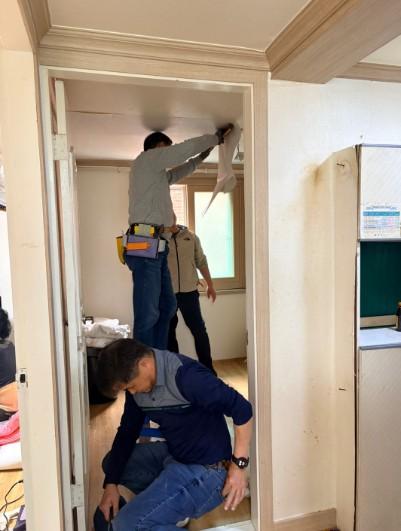 화성특례시 진안동·태안라이온스클럽, 취약계층 ‘사랑의 집수리’로 이웃사랑 실천 기사 이미지