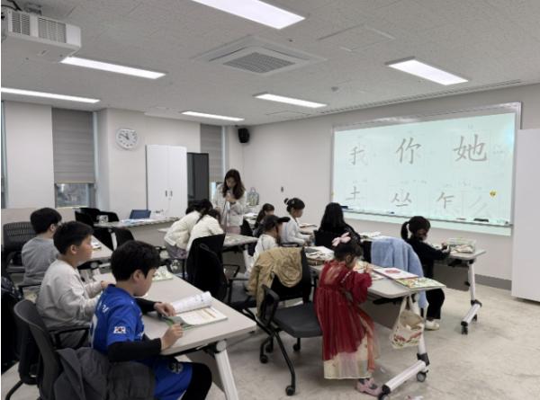 진천군가족센터, 다문화 자녀 글로벌 인재 양성 '이중언어 교실' 운영 기사 이미지