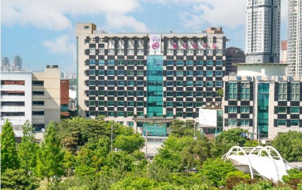 “웹툰 그리고, 한약 짓고”…동대문구, 진짜 일터서 배우는 진로수업 시작