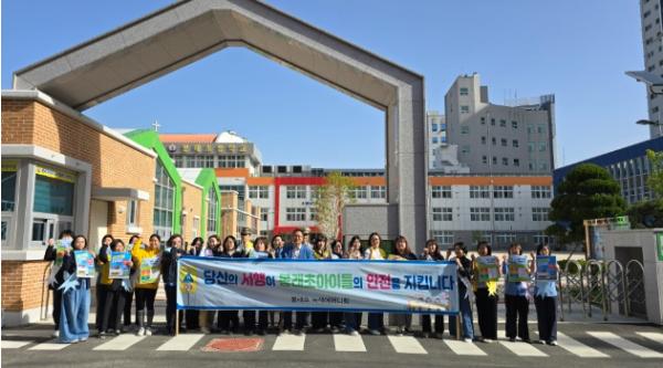 중구자원봉사센터, 봉래초 녹색어머니회와 교통캠페인 실시 기사 이미지