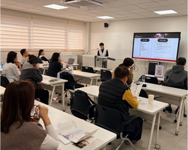 강의만 듣는 설명회는 끝…강동50플러스센터, 일대일 컨설팅·조리실습 더한 '체험형 창업설명회' 선보여 기사 이미지