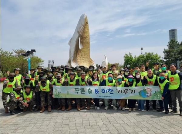 계양구자원봉사센터, 군부대와 함께 ‘푸른숲&하천 가꾸기’ 활동 전개  기사 이미지