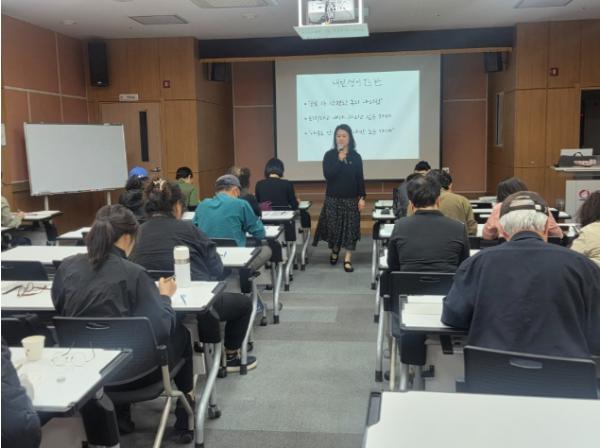 동구 노동자지원센터직장인·퇴직자 위한 어반 스케치 야간 강좌 개최 기사 이미지