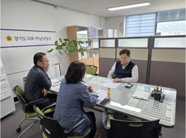 경기도의회 김성수 의원, 도서 기증 소규모 도서관부터 활성화되어야