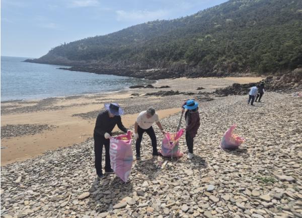 군산시, 무녀도 ‘오션팔레트’ 개장 앞두고 해변 환경정비 실시 기사 이미지