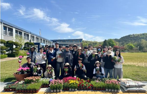 진안군, 학교 4-H회 꽃묘 지원 통해 녹색학교 조성