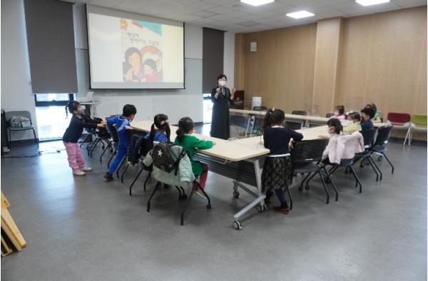 임실군립도서관, ‘이야기꽃 할머니’ 양성과정 운영 기사 이미지