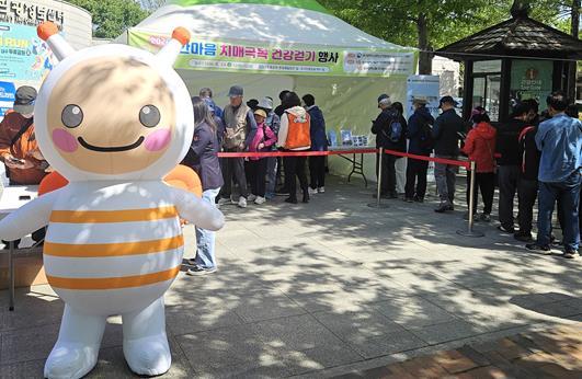 “함께 걸으며 치매 예방”…달서구 ‘한마음 치매극복 건강걷기’ 성료 기사 이미지