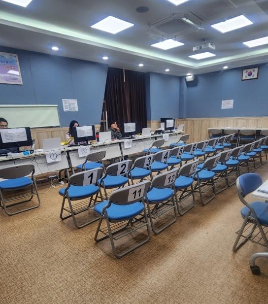 박유진 인천 중구 부구청장, 고유가 피해지원금 신청·접수 창구 현장 방문 기사 이미지