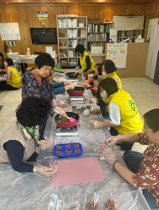 창원시 북면자원봉사캠프, 오란다강정 나눔으로 ‘따뜻한 정’ 전해