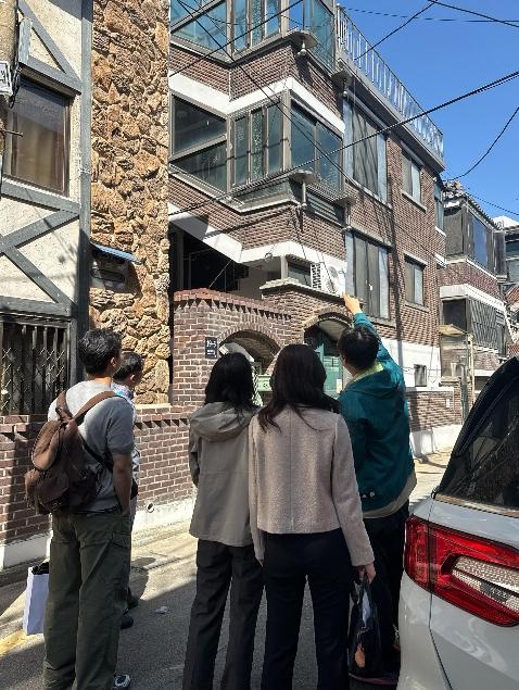 강북구, 공중케이블 정비 '롤모델'로 우뚝… 부산 금정구 벤치마킹 방문 기사 이미지