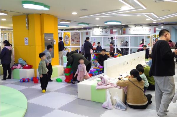 어린이날, 동작구청이 거대 놀이터로…코스튬이벤트부터 뮤지컬까지 기사 이미지