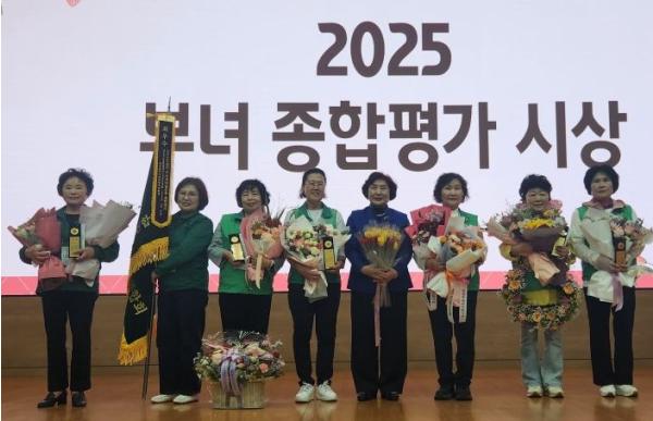 서귀포시, '새마을지도자서귀포시부녀회' 2025년도 전국 시군구부녀회 종합평가 최우수상 수상 기사 이미지