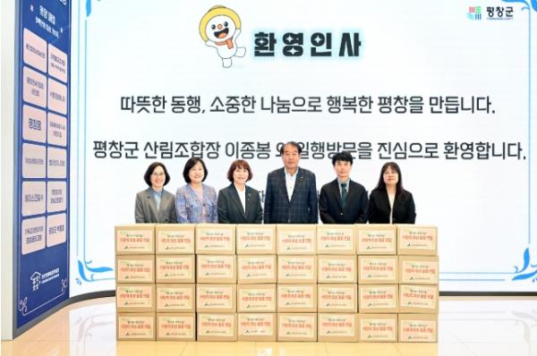 평창군 산림조합 중앙회 나눔재단, 드림스타트에 1백만 원 상당 과자 33박스 나눔 기사 이미지