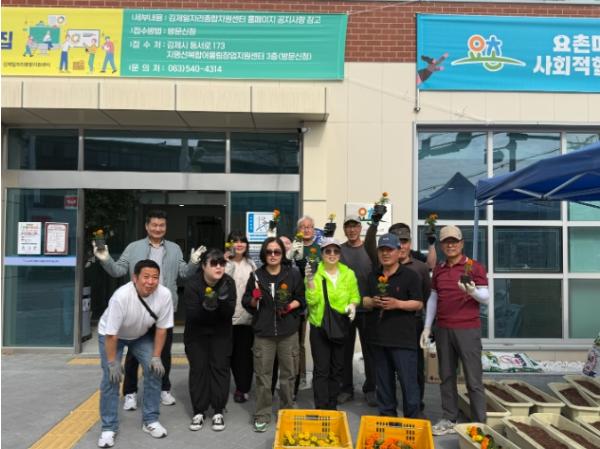 김제시, 요촌동 주민과 함께하는 ‘상점가 꽃심기 프로젝트’ 추진 기사 이미지