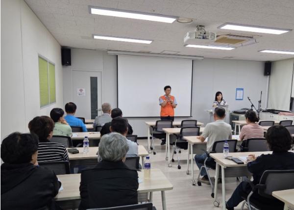 구리시자원봉사센터, 유채꽃 축제 대비 자원봉사자 안전·친절 교육 실시 기사 이미지