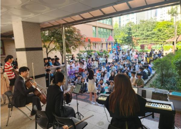 “뮤직인스쿨, 하모니인스쿨” 김포교육지원청, 2026 찾아가는 음악회 본격 운영 기사 이미지
