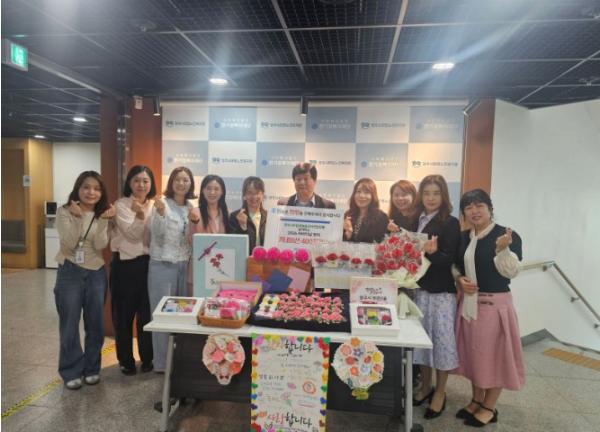 양주시 다함께돌봄센터, 어버이날 맞이 ‘사랑의 카네이션’ 전달  기사 이미지