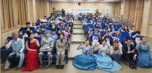 의성도서관, 의성초 ‘행복 시 콘서트’ 성료 기사 이미지