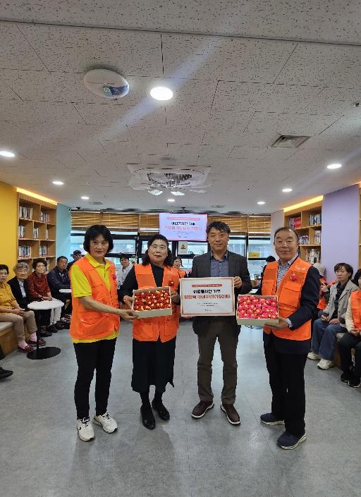 성북구 장위2동 아띠봉사단, 폐양말목 활용 카네이션 나눔 진행 기사 이미지
