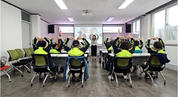동래구 사직3동, 어르신 인지 건강 증진 위한 '우 · 유 교실 플러스' 운영 기사 이미지