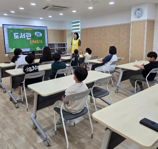 제천시립도서관 '2026년 도서관과 함께 책읽기' 2년 연속 선정 기사 이미지