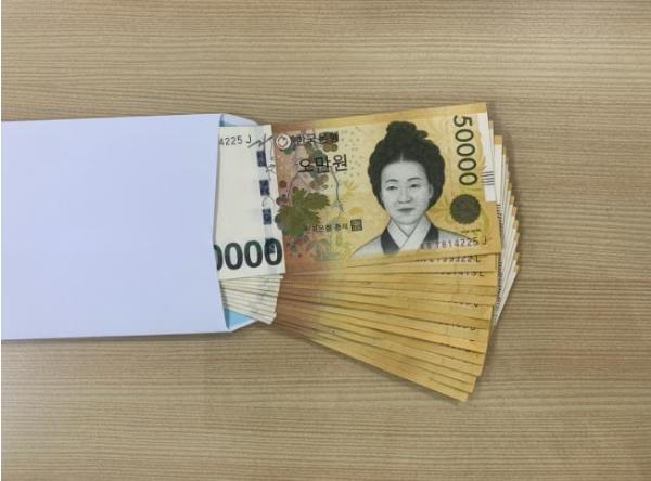 서구 “홀몸 어르신 위해”… 도안동에 100만 원 전하고 간 익명 천사 기사 이미지