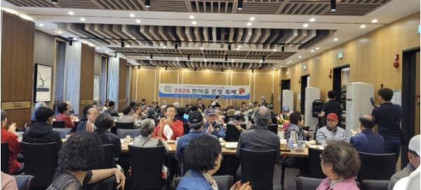 동두천시, 어버이날 맞아 따뜻한 나눔 '시각장애인과 함께한 은빛축제' 기사 이미지
