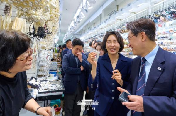 이재명 대통령 부부, 서울 남대문시장 방문 및 오찬