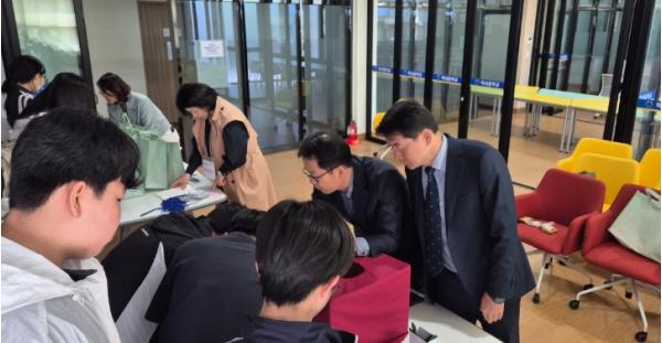 강북교육지원청, 과학 탐구력 겨루는 실험 한마당 열려 기사 이미지
